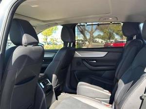 Mazda CX-90 3.3 Turbo Premium 4dr SUV AWD (3.3L 6 cilindros Turbo gasolina/eléctrico híbrido suave 8A) usado premium 2024 - Product Image 4