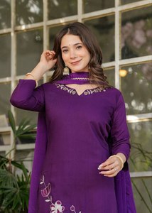 Rayonne de Viscose Indienne de Style Simple et Tendance avec Broderie Travail Léger Motif de Texture de Luxe Kurti,Pent With Dupatta Set - Product Image 2