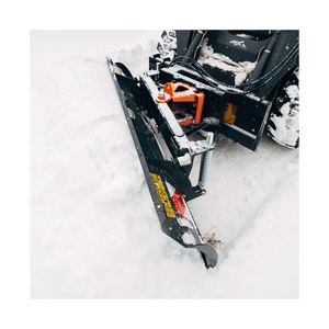 Accesorio de hoja de nieve para camiones, perfecto para limpiar grandes estacionamientos cubiertos de nieve. - Product Image 2