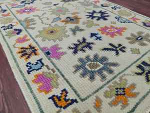 Tapis anatolien en laine tissé à la main |   Tapis floral tribal crème |   Petit tapis multicolore de style Oushak |   Tapis d'appoint bohème - Product Image 4