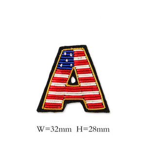 Broche de masque en or personnalisée brodée à la main badges en soie indienne épingles de broderie créatives broche à motif de conception simple de Chine - Product Image 4