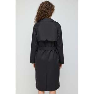 Abrigo Largo Tipo Gabardina con Cinturón Negro - Product Image 5