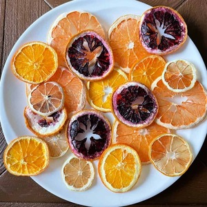 Rodajas de naranja secas naturalmente Aroma rico en cítricos Perfecto para aperitivos de té y decoración de postres Rodajas de naranja empaquetadas a granel - Product Image 5