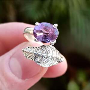 Bague en argent sterling 925 avec améthyste ovale violette incrustée, faite à la main, bijou de promesse, cadeau pierre de naissance de février - Product Image 1