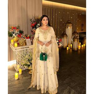Ensemble Salwar Kameez en soie Chinon moderne et élégant, trois pièces, avec dupatta en georgette fortement orné, tenue ethnique pour femmes, pour les fêtes et les mariages - Product Image 6