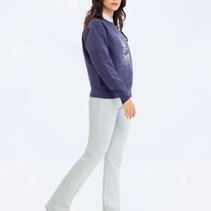 Sudadera con Logotipo Bordado Personalizado de Estilo Moderno a Precio de Mayoreo, Disponible en Diferentes Colores Atractivos, Sudadera para Mujer - Product Image 5