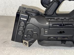 Nueva Cámara de Video ProHD GY-HM850U 4K de Alta Definición con Lente de Zoom Fujinon de 20x, Prueba de Visión Nocturna, Proyección MP3, Resistente al Agua y con WiFi - Product Image 4