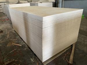 Contreplaqué mélaminé 4X8 12mm 18mm Bois commercial Panneau de contreplaqué en pin - Product Image 5