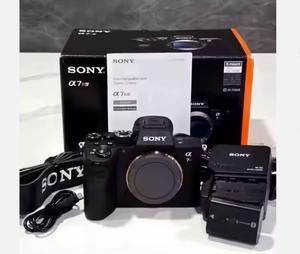 BON #   Appareil photo hybride plein format A7R IV 61,0 MP (boîtier seul) – 38K déclenchements – Neuf – 2 Go de RAM - Product Image 1