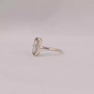 Anillo de compromiso solitario con retrato de oro blanco sólido de 14 quilates, corte esmeralda personalizado, Diamante cultivado en laboratorio, anillos de diamantes con bisel certificado IGI - Product Image 5