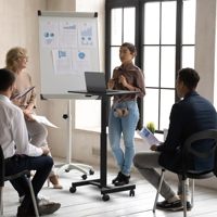 Bureau debout mobile en forme de T, réglable en hauteur par système pneumatique, table ergonomique pour le travail à domicile