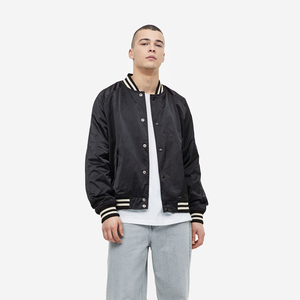 เสื้อแจ็กเก็ตเบสบอลผ้าซาตินของผู้ชาย,เสื้อแจ็กเก็ตบอมเบอร์กันลมมีโลโก้แบบกำหนดเอง - Product Image 6