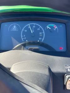 รถแทรกเตอร์ John Deere 1023E ปี 2022 กำลัง 24 แรงม้า ขับเคลื่อน 4 ล้อ ระบบเกียร์ พร้อมปั๊มเกียร์และลูกปืนสำหรับเครื่องยนต์ เพิ่มประสิทธิภาพการทำงานของเครื่องยนต์ - Product Image 6