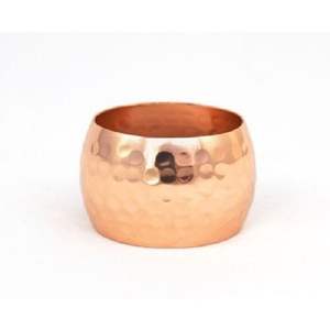 Rond de serviette en cuivre martelé avec base plate finie miroir parfait pour la décoration élégante de vaisselle d'hôtel de mariage - Product Image 1