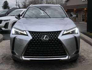 Lexus UX 250h d'occasion en excellent état, modèle 2023 - Product Image 1