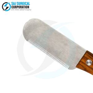 Cuchillo para rayas de mascotas de alta calidad, hoja de acero inoxidable de 7 pulgadas, mango ergonómico para sesiones de aseo largas y cómodas - Product Image 5