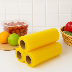 Film d'emballage alimentaire personnalisé transparent en PVC pour supermarché utilisation domestique dans les restaurants avec rouleau d'emballage durable à haute élasticité - Product Image 1
