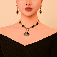 Parures de bijoux fantaisie tendance en alliage de coquillages, collier et boucles d'oreilles plaqués or incrustés, pour cadeau de mariage ou de fête pour femmes