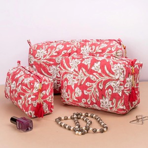 Bloc à main imprimé rouge vintage coton écologique pour ensemble de sacs | Pochettes de voyage résistantes à l'eau maquillage matelassé indien - Product Image 2