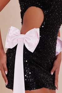 Vestido de tirantes finos de longitud de té de gasa de Cachemira negra bordado de lentejuelas cintura imperio escote redondo lazo blanco Lado derecho - Product Image 3