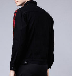 เสื้อแจ็กเก็ตแฟชั่นสตรีทแวร์ผ้าเดนิมสำหรับผู้ชายกระดุมด้านหน้าคอตั้งกระดุมขาดดีไซน์ตามสั่ง - Product Image 5