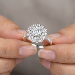 Anillo de compromiso de oro blanco de 18 quilates con halo floral vintage, diamantes naturales certificados, micro pavé y engaste de boda para mujer - Product Image 4
