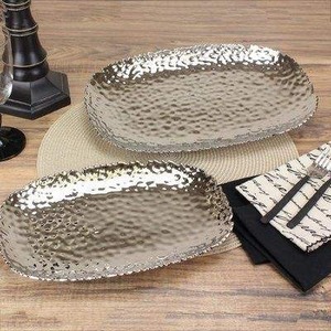 Elegante bandeja de metal para chocolate con acabado decorativo, perfecta para bodas y accesorios de lujo para servir en el hogar - Product Image 2