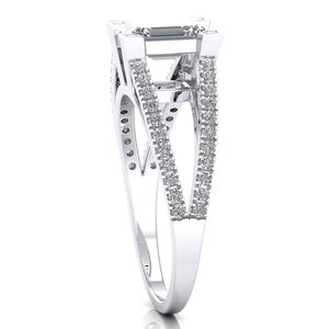 แหวนเพชรทรงสี่เหลี่ยมมรกต REYES Luxury น้ำหนัก 1.3 กะรัต ตัวเรือนทองคำแท้ 14K 18K สำหรับเป็นแหวนหมั้น ของขวัญแต่งงาน เครื่องประดับชั้นดีสำหรับผู้หญิง - Product Image 3