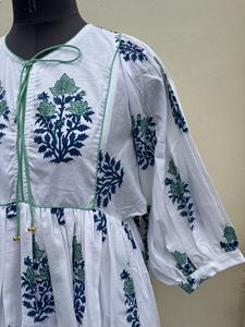 Robe longue imprimée à la main style décontracté 100% coton tuniques indiennes pour femmes robe d'été avec décoration de pompon - Product Image 3