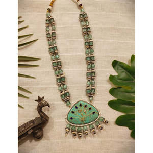 Colliers de perles de cristal Mala japonais et pendentifs Jaal en turquoise Tribal Tales - Product Image 4