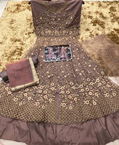 Exclusivo estilo tradicional Anarkali Pishwas Anarkali para mujeres Fancy Indian & Pakistani Ethnic Wear Venta al por mayor Vestido étnico - Product Image 4