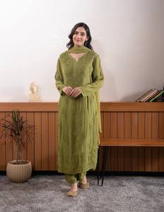 Vêtements ethniques pour femmes de qualité supérieure, prêt-à-porter, en faux georgette brodé, avec un haut, un pantalon palazzo, une dentelle GPO et un dupatta, entièrement cousu, vente en gros - Product Image 3