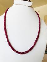 Perles rubis naturelles non chauffées et non traitées avec une couleur et une qualité très fines. Livré avec une fabrication et un polissage parfaits