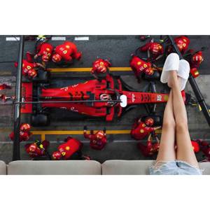 Tapis en chenille Formula 1 Pit Stop : Décoration personnalisée pour chambre de garçon, avec tapis moelleux - Product Image 3