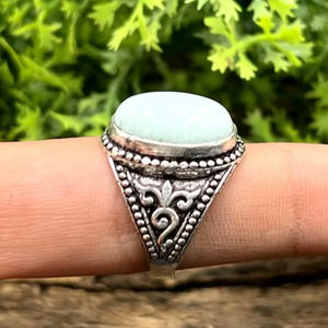 Anillo de plata alemana con rodio y larimar, joyería hecha a mano con engaste de bisel, anillo de moda unisex. - Product Image 3