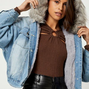 Veste en jean boutonnée oversize pour femme OEM, vêtement décontracté avec jean en denim pour l'automne et l'hiver - Product Image 5