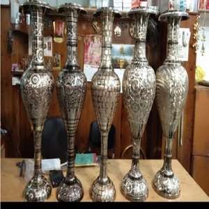 Vase à fleurs sur mesure Beauté intemporelle Vases gravés uniques améliorés avec Minakari traditionnel. Idéal pour la décoration intérieure - Product Image 2