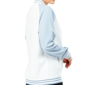 Chaqueta Universitaria Corta Negra Personalizada con Bordado Chenille 2024 para Mujer, Chaqueta Bomber Universitaria de Béisbol con Mangas de Cuero OEM - Product Image 2