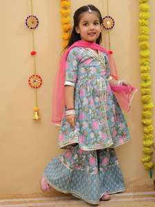 Bel ensemble Kurti attaché en coton imprimé pour filles avec Garara et dupatta pour mariages et festivals pour enfants - Product Image 4