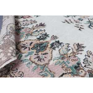 Alfombra Turca de 5.4x9.4 pies, Alfombra Grande Vintage, Alfombra de Lana con Bordes Marrones y Rosas - Product Image 4