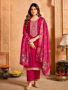 Ensemble Kurti et pantalon en soie Vichitra de grande taille confortable, couleur unie, simple et polyvalent, vêtements indiens pour tous les jours - Product Image 5