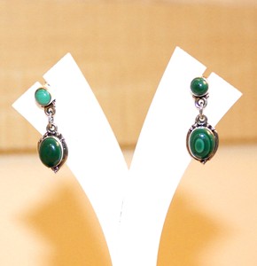 Boucles d'oreilles pendantes en argent sterling 925 et malachite, faites à la main pour collectionneurs et passionnés - Product Image 1