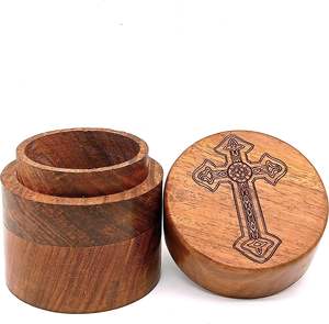 Urne en bois pour cendres humaines Forme ronde-Belle croix gravée-Urnes en bois Urne funéraire artisanale pour cendres - Product Image 4