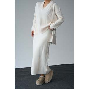 V-Neck <b>Sweater</b> and Skirt <b>Set</b> - Product Image 3