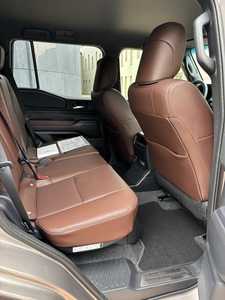 รถเอสยูวีดีเซล ปี 2025 ขับเคลื่อน 4 ล้อ เครื่องยนต์ 2.8 ลิตร 205 แรงม้า (151 กิโลวัตต์) เกียร์อัตโนมัติ 5 ที่นั่ง เบาะผ้าสีเข้ม ล้อแม็ก R18 วิ่งเพียง 10 กม. - Product Image 3