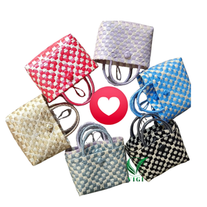 Cesta de plástico hecha a mano colorida de Vietnam, bolsa de mercado de Estilo Vintage para una vida sostenible, Exportación - Product Image 1