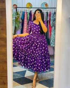 Nayra Floral Digital Georgette Cut Kurti con estilo Salwar Cómoda ropa de fiesta india y pakistaní - Product Image 3