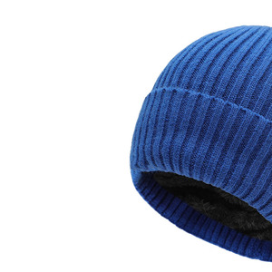 Bonnets unisexes élégants et chauds en acrylique doux Parfait pour l'hiver, mode décontractée ou marque promotionnelle - Product Image 3