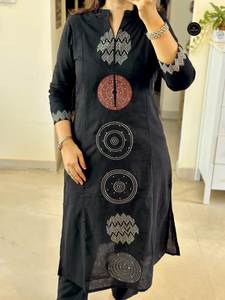 Raksabandhan คอลเลกชันชุดผ้าฝ้ายพิเศษมาใหม่ชุด Kurta พร้อมกางเกงผ้าฝ้าย & dupatta Malal ที่มีลวดลายเป็นชั้น - Product Image 2