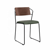 Chaise de salle à manger empilable en cuir véritable style antique, mobilier industriel pour restaurant et bistro, structure métallique, mobilier contractuel AKKU ART Export
